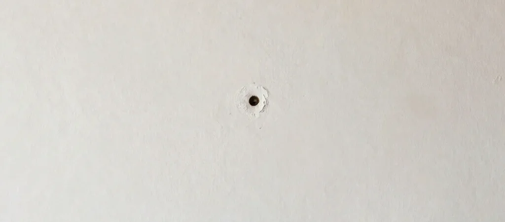 Tapar un agujero pequeño en la pared